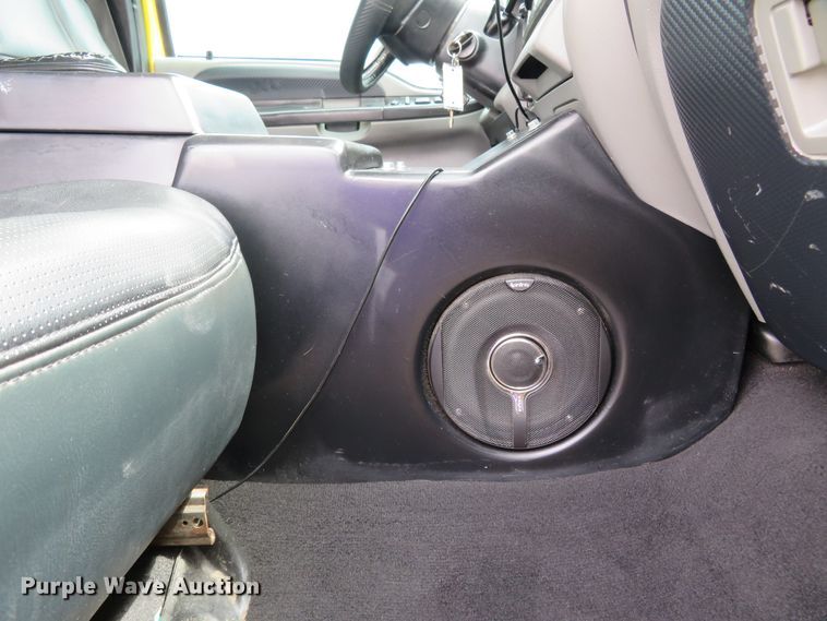 image for item HV9739 2005 Ford F250 Super Duty XLT  Crew Cab pickup truck