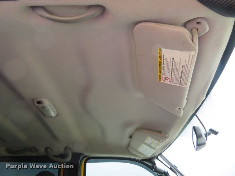 image for item HV9739 2005 Ford F250 Super Duty XLT  Crew Cab pickup truck