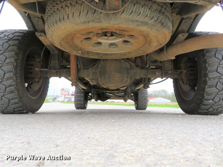 image for item HV9739 2005 Ford F250 Super Duty XLT  Crew Cab pickup truck