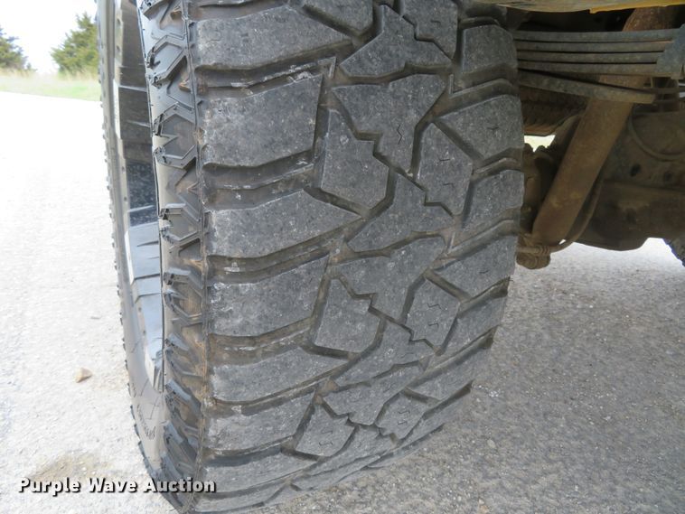 image for item HV9739 2005 Ford F250 Super Duty XLT  Crew Cab pickup truck