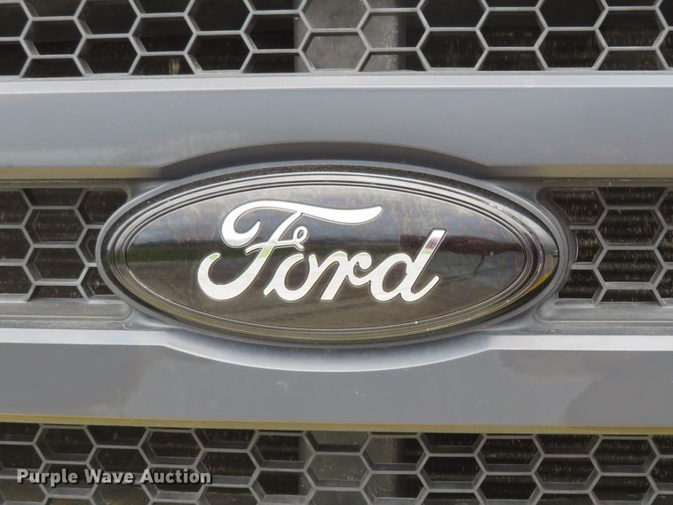 image for item HV9739 2005 Ford F250 Super Duty XLT  Crew Cab pickup truck