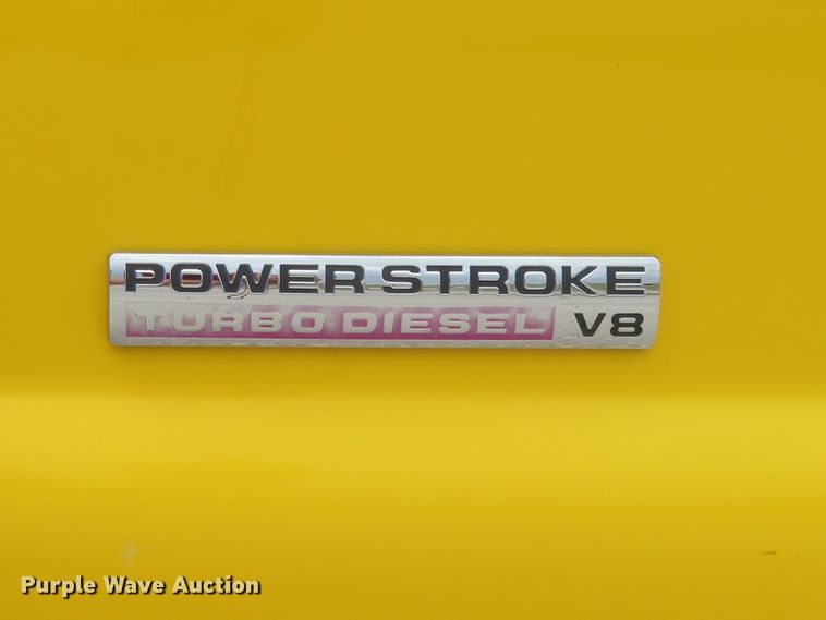 image for item HV9739 2005 Ford F250 Super Duty XLT  Crew Cab pickup truck