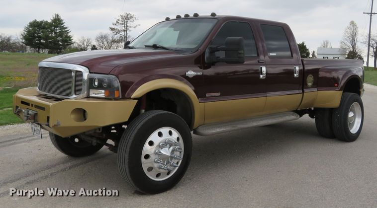 image for item HV9742 2004 Ford F350 Super Duty Lariat King Ranch  Crew Cab pickup truck