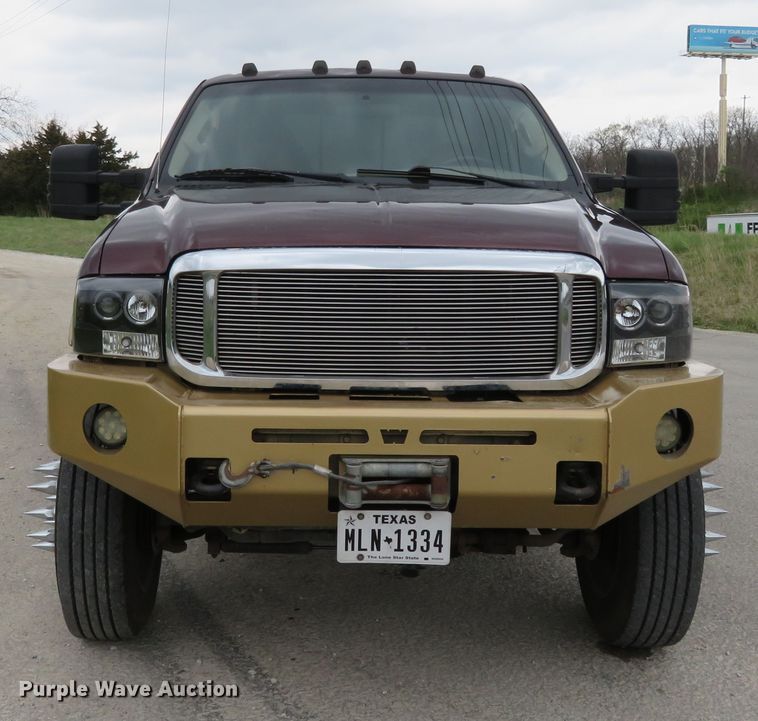 image for item HV9742 2004 Ford F350 Super Duty Lariat King Ranch  Crew Cab pickup truck