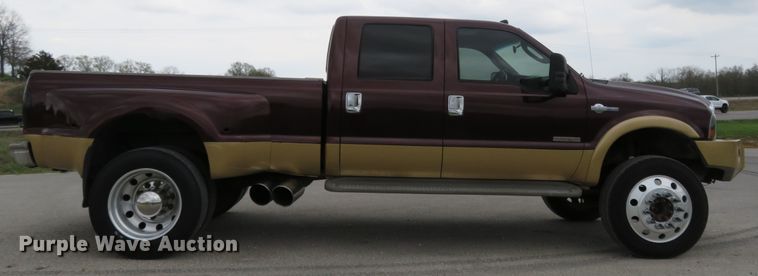 image for item HV9742 2004 Ford F350 Super Duty Lariat King Ranch  Crew Cab pickup truck