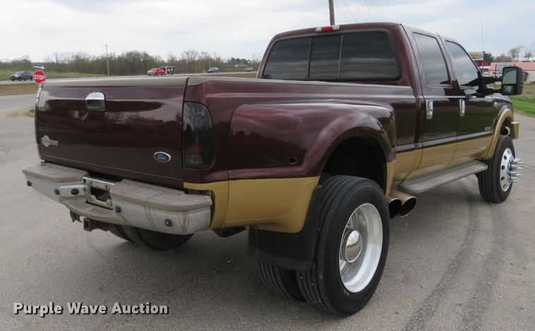 image for item HV9742 2004 Ford F350 Super Duty Lariat King Ranch  Crew Cab pickup truck