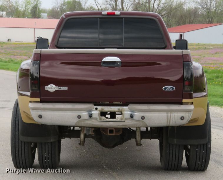 image for item HV9742 2004 Ford F350 Super Duty Lariat King Ranch  Crew Cab pickup truck