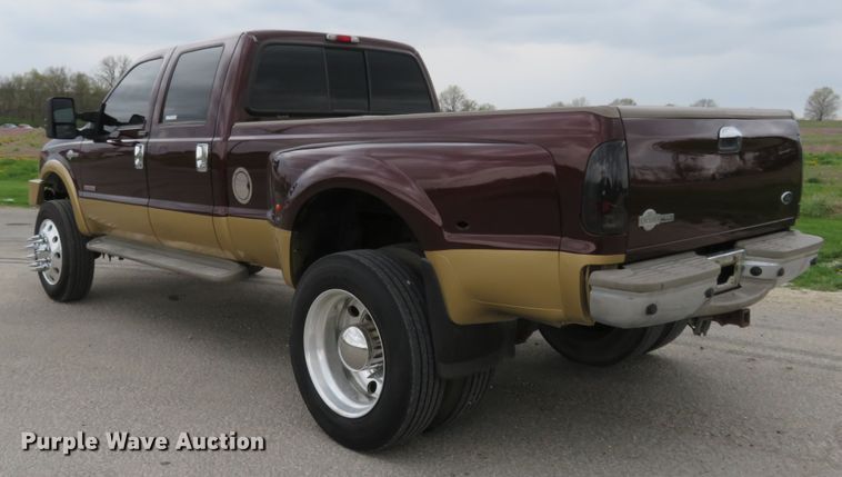 image for item HV9742 2004 Ford F350 Super Duty Lariat King Ranch  Crew Cab pickup truck