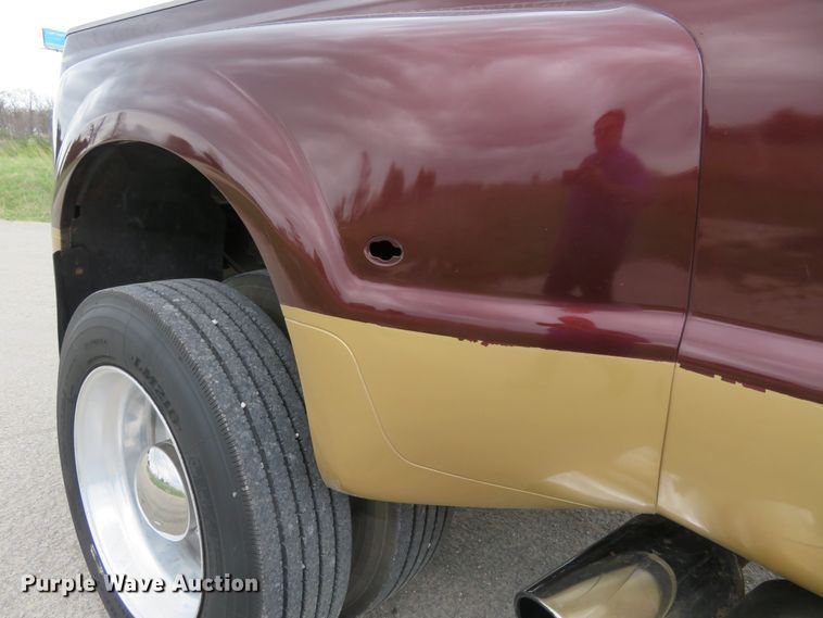 image for item HV9742 2004 Ford F350 Super Duty Lariat King Ranch  Crew Cab pickup truck