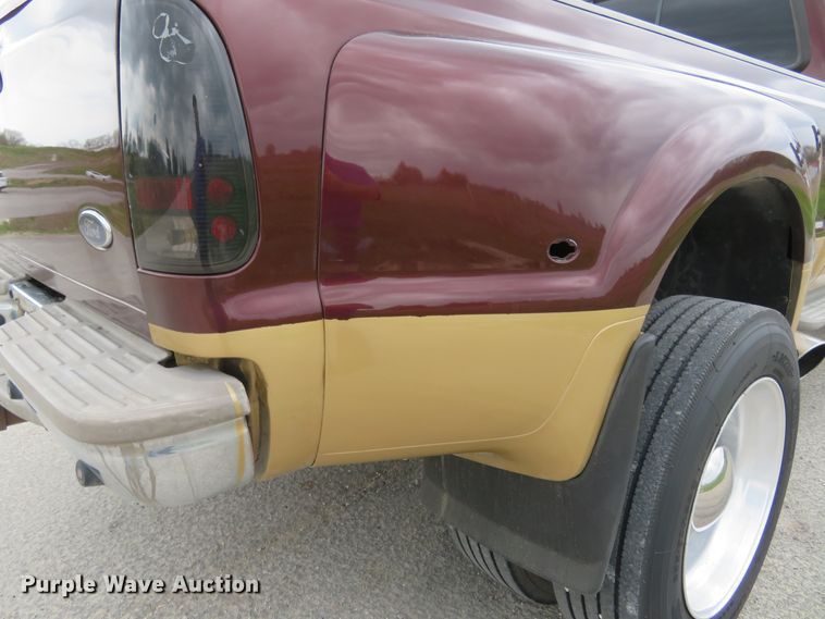 image for item HV9742 2004 Ford F350 Super Duty Lariat King Ranch  Crew Cab pickup truck