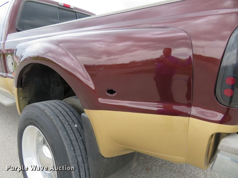 image for item HV9742 2004 Ford F350 Super Duty Lariat King Ranch  Crew Cab pickup truck