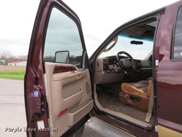 image for item HV9742 2004 Ford F350 Super Duty Lariat King Ranch  Crew Cab pickup truck