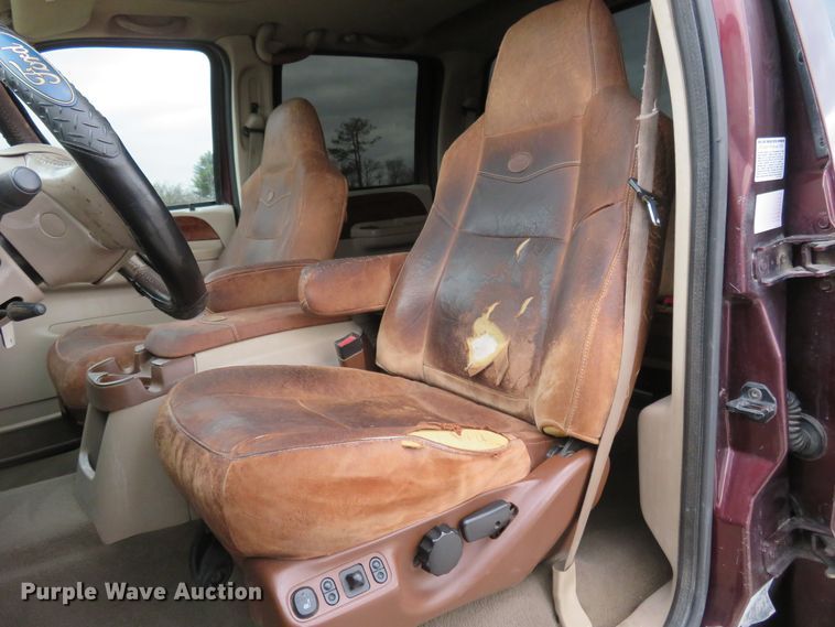 image for item HV9742 2004 Ford F350 Super Duty Lariat King Ranch  Crew Cab pickup truck