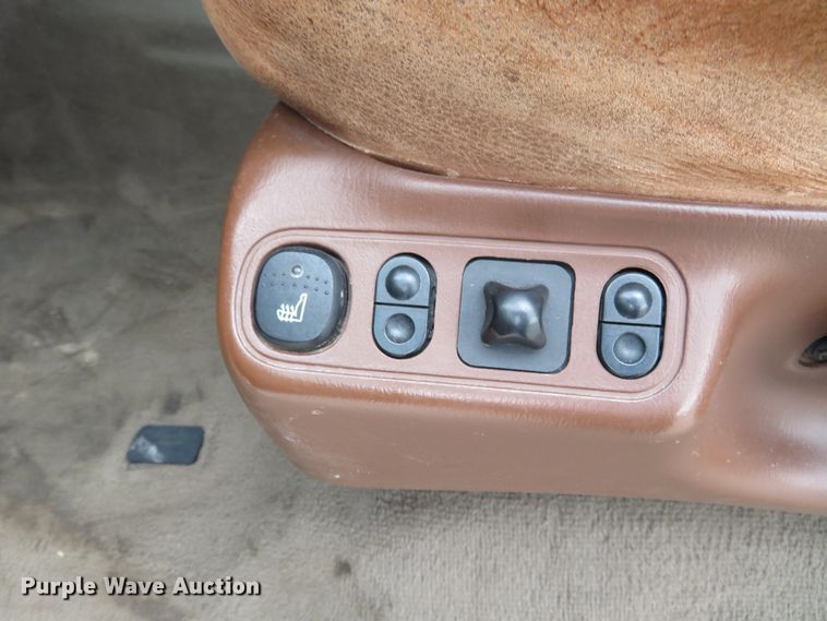 image for item HV9742 2004 Ford F350 Super Duty Lariat King Ranch  Crew Cab pickup truck