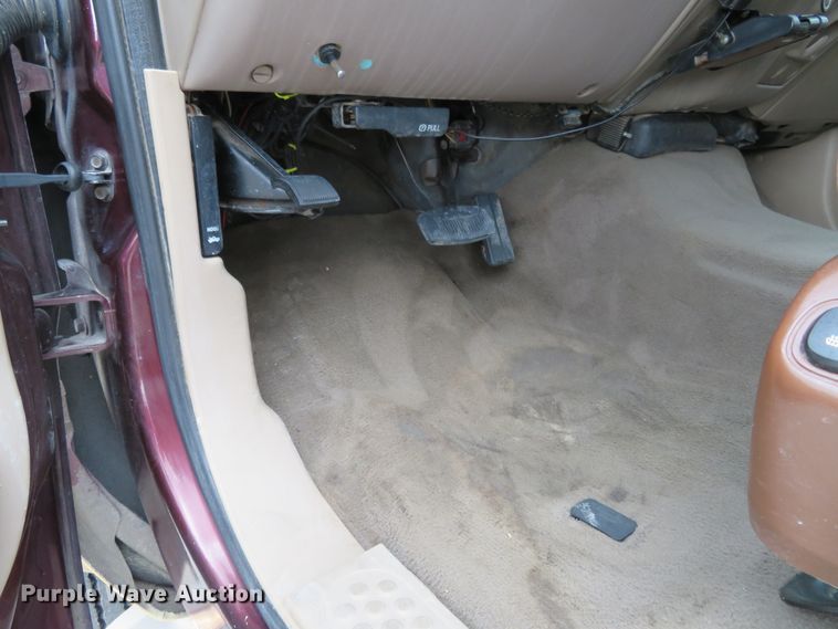 image for item HV9742 2004 Ford F350 Super Duty Lariat King Ranch  Crew Cab pickup truck