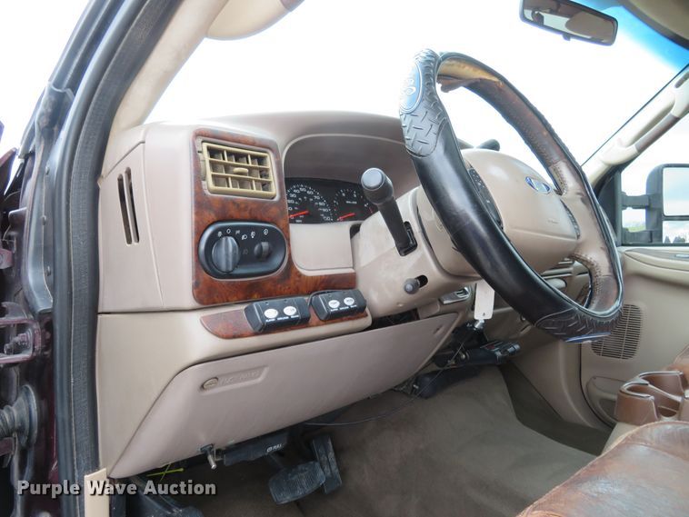 image for item HV9742 2004 Ford F350 Super Duty Lariat King Ranch  Crew Cab pickup truck