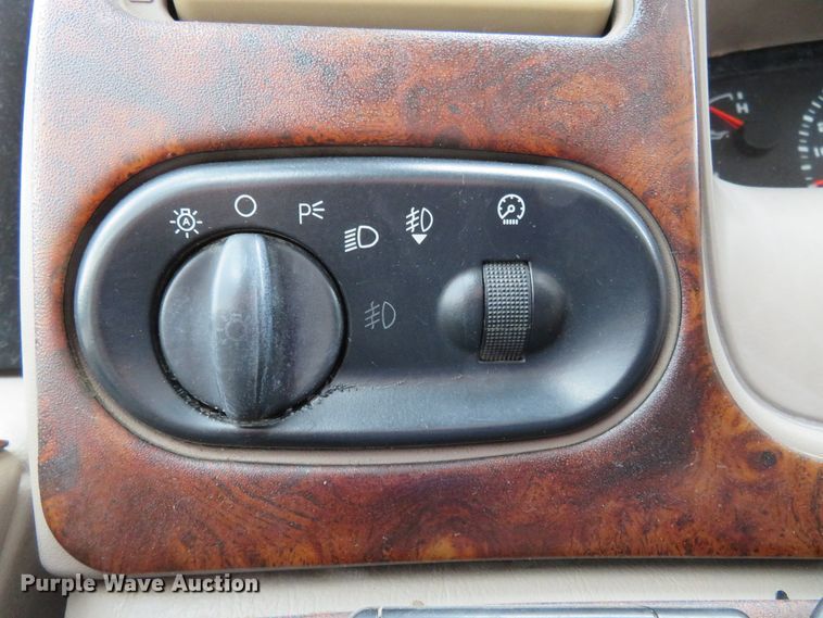 image for item HV9742 2004 Ford F350 Super Duty Lariat King Ranch  Crew Cab pickup truck