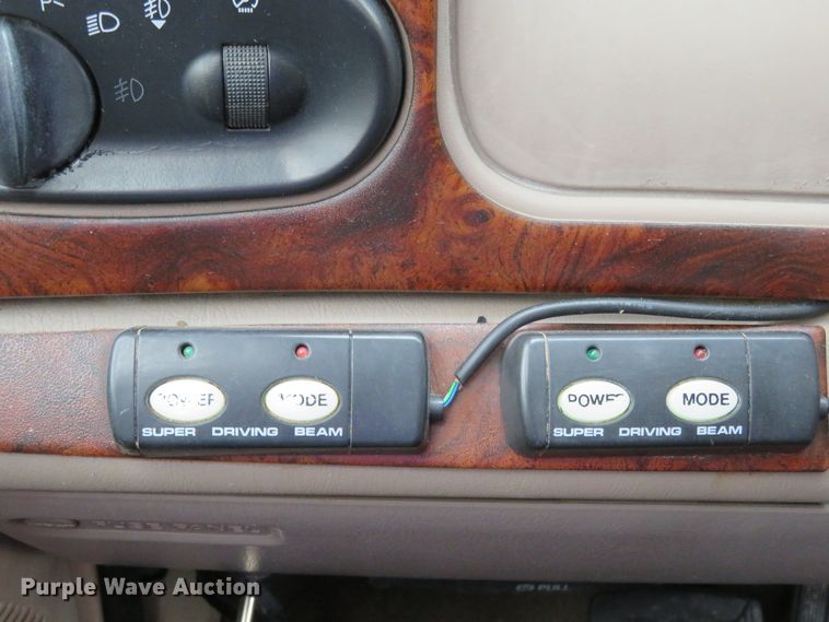 image for item HV9742 2004 Ford F350 Super Duty Lariat King Ranch  Crew Cab pickup truck