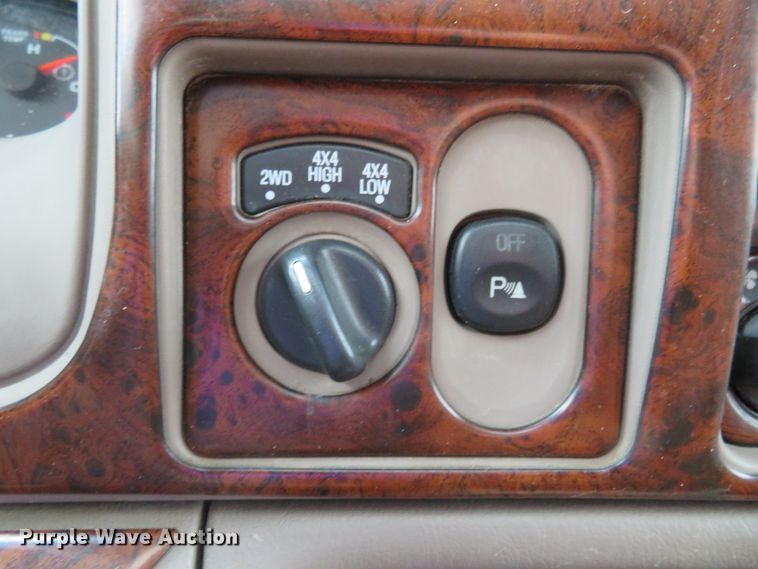 image for item HV9742 2004 Ford F350 Super Duty Lariat King Ranch  Crew Cab pickup truck