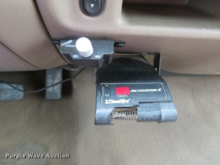 image for item HV9742 2004 Ford F350 Super Duty Lariat King Ranch  Crew Cab pickup truck