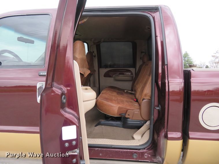 image for item HV9742 2004 Ford F350 Super Duty Lariat King Ranch  Crew Cab pickup truck