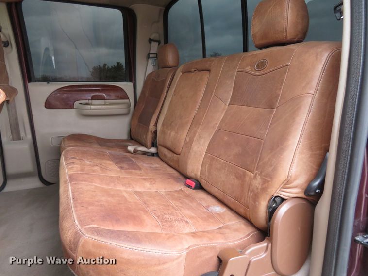 image for item HV9742 2004 Ford F350 Super Duty Lariat King Ranch  Crew Cab pickup truck