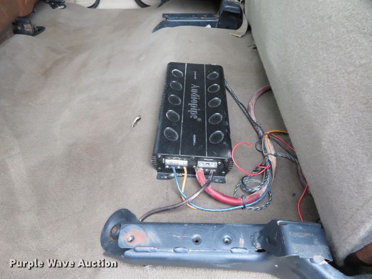 image for item HV9742 2004 Ford F350 Super Duty Lariat King Ranch  Crew Cab pickup truck