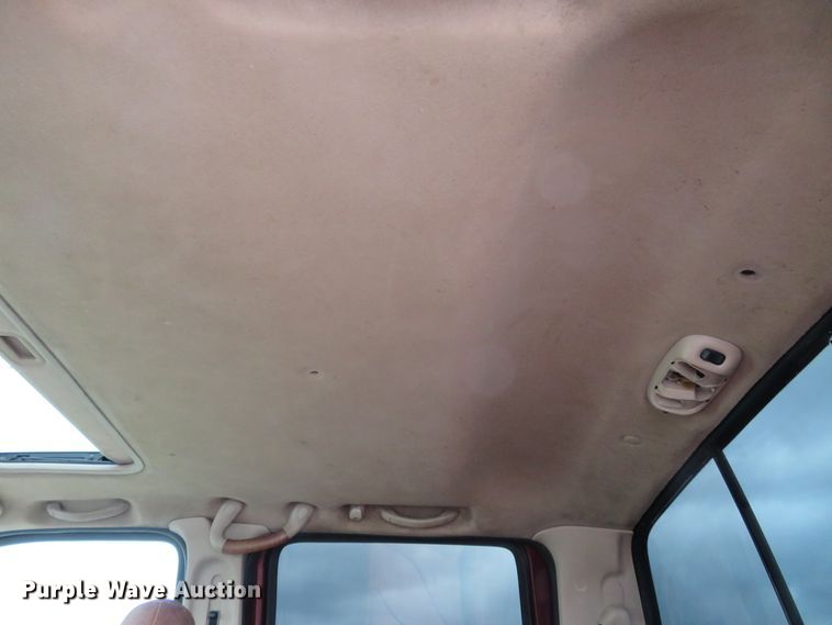 image for item HV9742 2004 Ford F350 Super Duty Lariat King Ranch  Crew Cab pickup truck