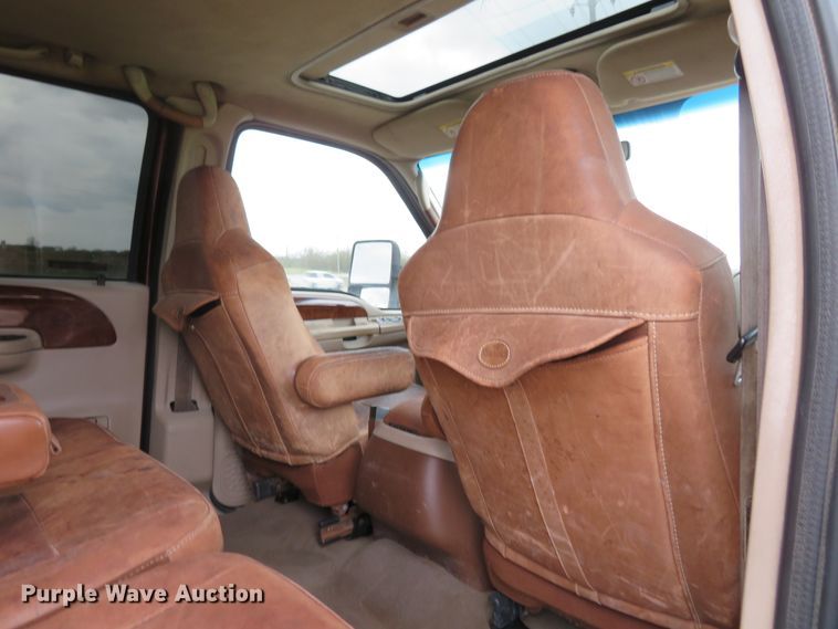 image for item HV9742 2004 Ford F350 Super Duty Lariat King Ranch  Crew Cab pickup truck