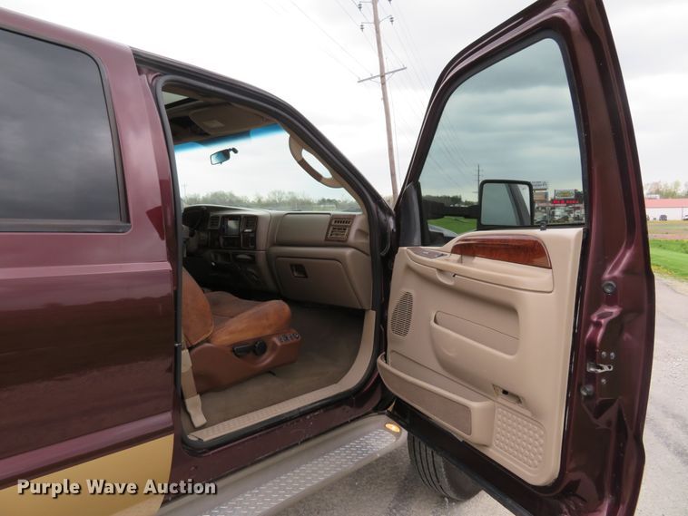 image for item HV9742 2004 Ford F350 Super Duty Lariat King Ranch  Crew Cab pickup truck