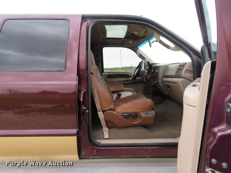 image for item HV9742 2004 Ford F350 Super Duty Lariat King Ranch  Crew Cab pickup truck