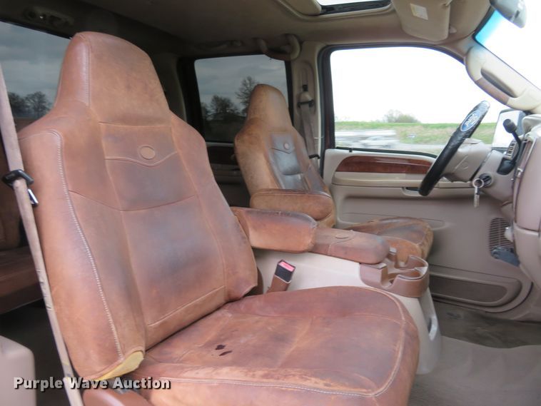 image for item HV9742 2004 Ford F350 Super Duty Lariat King Ranch  Crew Cab pickup truck