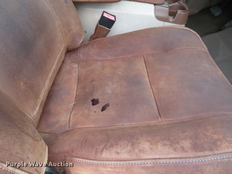 image for item HV9742 2004 Ford F350 Super Duty Lariat King Ranch  Crew Cab pickup truck