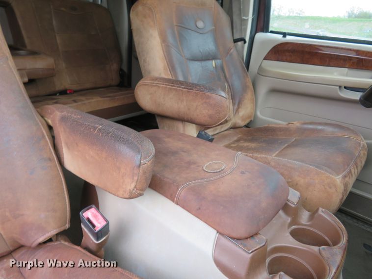 image for item HV9742 2004 Ford F350 Super Duty Lariat King Ranch  Crew Cab pickup truck