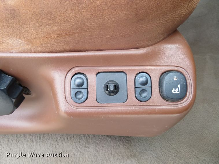 image for item HV9742 2004 Ford F350 Super Duty Lariat King Ranch  Crew Cab pickup truck