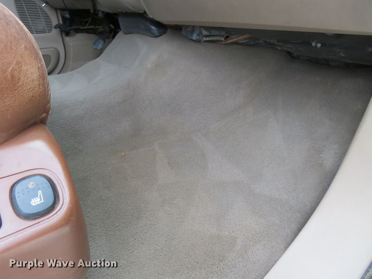 image for item HV9742 2004 Ford F350 Super Duty Lariat King Ranch  Crew Cab pickup truck