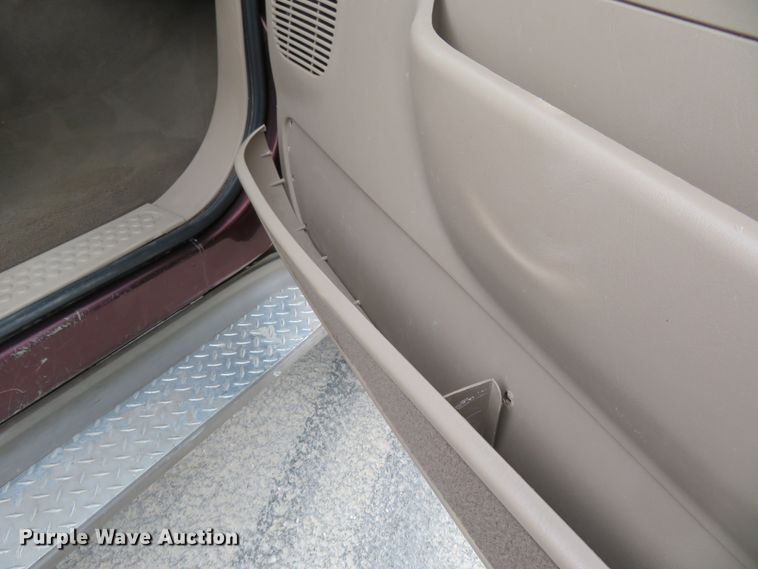 image for item HV9742 2004 Ford F350 Super Duty Lariat King Ranch  Crew Cab pickup truck