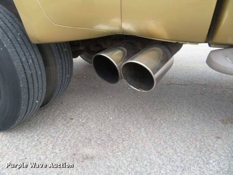 image for item HV9742 2004 Ford F350 Super Duty Lariat King Ranch  Crew Cab pickup truck