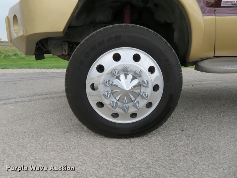 image for item HV9742 2004 Ford F350 Super Duty Lariat King Ranch  Crew Cab pickup truck