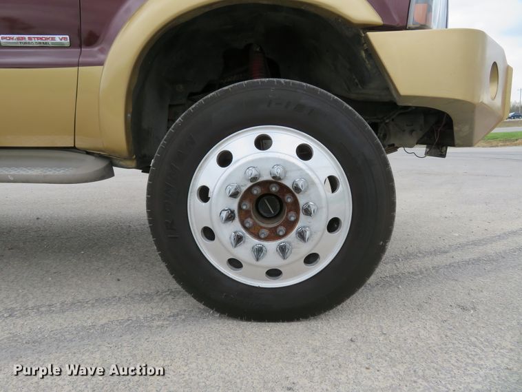 image for item HV9742 2004 Ford F350 Super Duty Lariat King Ranch  Crew Cab pickup truck