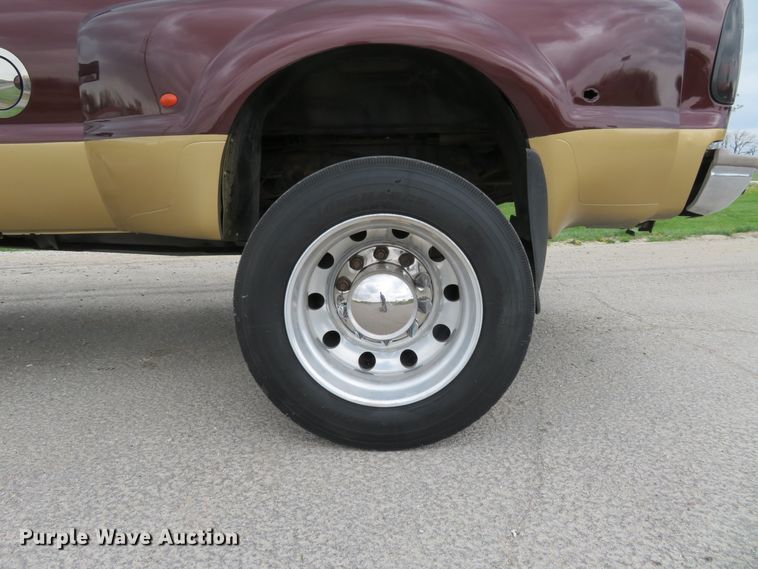 image for item HV9742 2004 Ford F350 Super Duty Lariat King Ranch  Crew Cab pickup truck