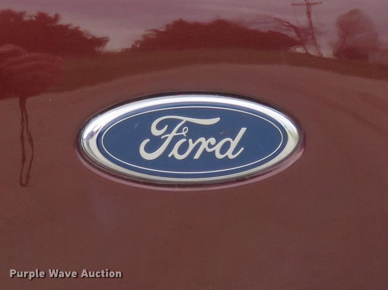 image for item HV9742 2004 Ford F350 Super Duty Lariat King Ranch  Crew Cab pickup truck