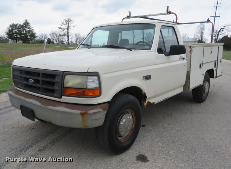 image for item HV9744 1995 Ford F250 XL  utility bed pickup truck