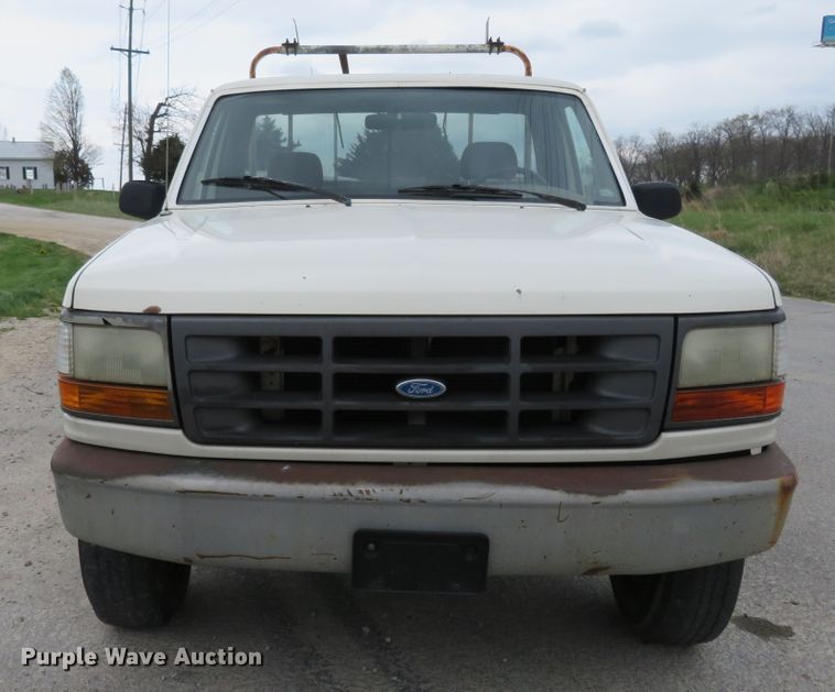 image for item HV9744 1995 Ford F250 XL  utility bed pickup truck