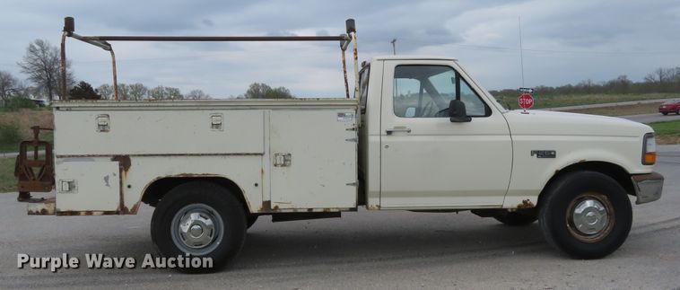 image for item HV9744 1995 Ford F250 XL  utility bed pickup truck