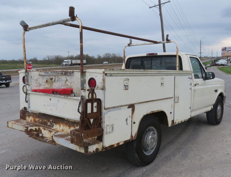 image for item HV9744 1995 Ford F250 XL  utility bed pickup truck
