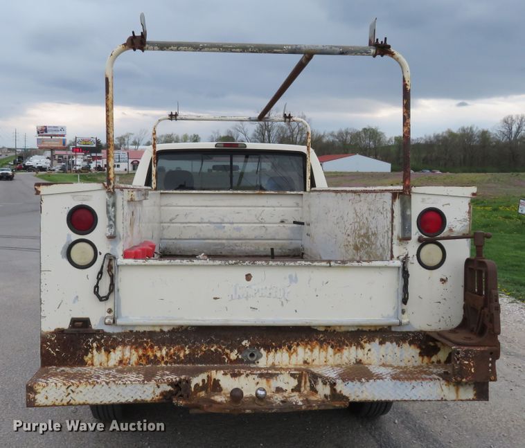 image for item HV9744 1995 Ford F250 XL  utility bed pickup truck