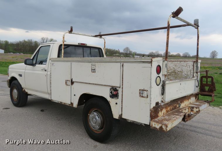 image for item HV9744 1995 Ford F250 XL  utility bed pickup truck