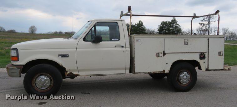 image for item HV9744 1995 Ford F250 XL  utility bed pickup truck