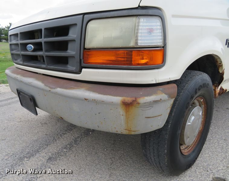 image for item HV9744 1995 Ford F250 XL  utility bed pickup truck